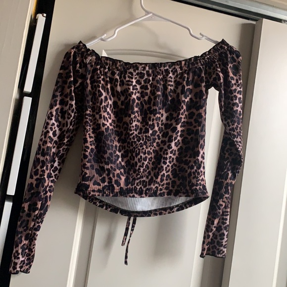 Leopard Crop Top - Picture 2 of 4